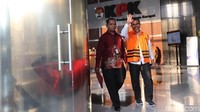 Abdul Hakim ditahan KPK usai menjalani pemeriksaan.