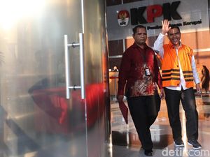 Ditahan KPK, Ketua DPRD Kota Malang Tersenyum