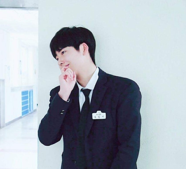 Ia mendapatkan banyak pengikut di media sosial saat foto-foto dirinya yang mirip pemain Reply 1988 ini viral. Foto: Instagram