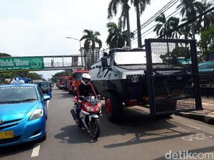 TNI-Polri Mulai Berjaga Amankan Demo Sukmawati di Bareskrim