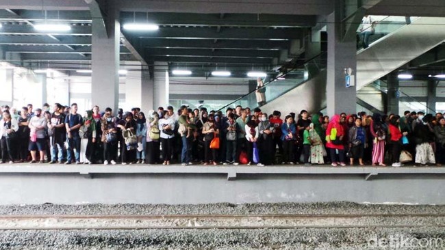 Stasiun Duri Masih Horor, Apa Rencana Menhub?