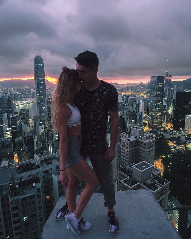 Angela dan Ivan pun sering selfie dan berfoto bersama. Foto: Instagram angela_nikolau/ beerkus/__elevation__