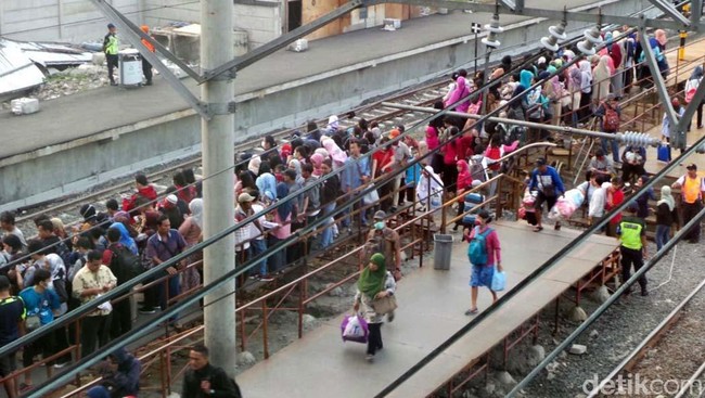 Stasiun Duri Masih Horor, Apa Rencana Menhub?