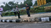 Berdasarkan keterangan saksi dan bekas laka di TKP, mobil KB 1068 SN dikemudikan dari arah simpang kantor pajak menuju ke arah simpang Polda dengan kecepatan tinggi, ujar Purwanto dalam pesan singkat kepada detikcom, Jumat (6/4/2018). 