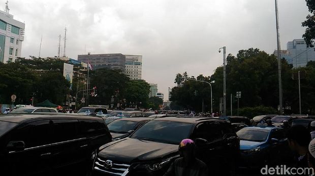 Lalu lintas dari arah Cikini menuju Gambir terpantau padat.