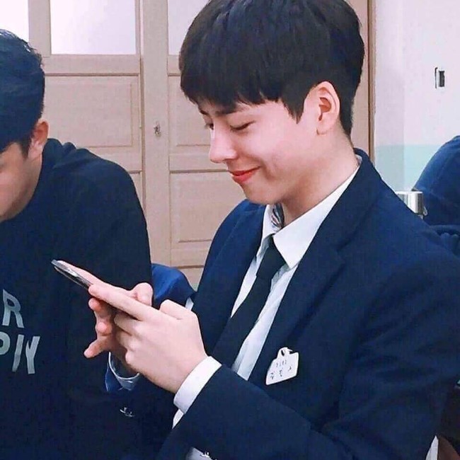 Bagaimana menurutmu dengan penampilan Kim Min Seo yang dijuluki Park Bo Gum KW super ini?Foto: Instagram