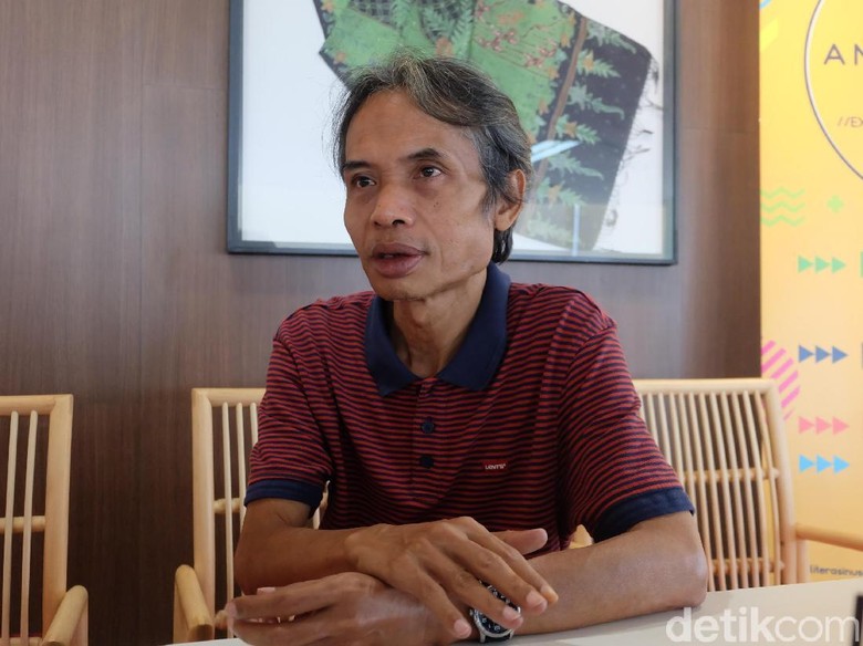 Novel Perdana Joko Pinurbo Berjudul Srimenanti Novel Perdana Joko Pinurbo Berjudul Srimenanti
