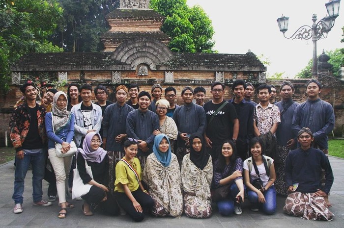 Harum Wangi Komunitas-Komunitas Alternatif