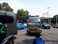 TNI-Polri Mulai Berjaga Amankan Demo Sukmawati di Bareskrim