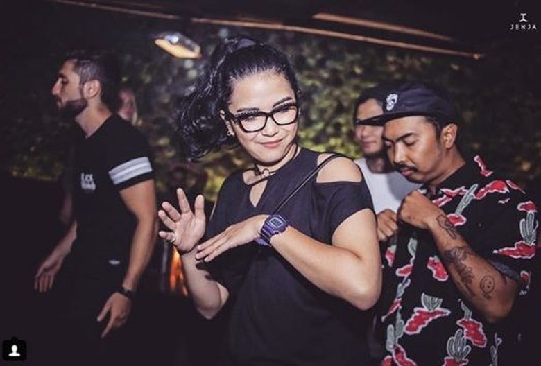Setahun Tinggal di Bali, Dinda Kanya Kembali Jadi Gadis Metropolis Setahun Tinggal di Bali, Dinda Kanya Kembali Jadi Gadis Metropolis