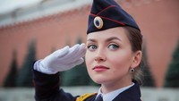 Nama Maria Kotikova mencuri perhatian di dunia maya. Dia adalah gadis cantik yang bekerja sebagai seorang penyelidik di kepolisian Rusia (_kotikova.m_/Instagram)