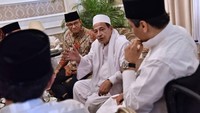 Anies dan Habib Luthfi berbincang banyak hal siang itu. Dari soal sufi sampai soal ketimpangan, ungkapnya. 