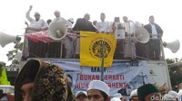 Perwakilan massa PA 212 diterima di Bareskrim Polri. Usai pertemuan, PA 212 meminta kasus Sukmawati tetap diusut tuntas dan menegaskan kasus harus tetap berlanjut meski Sukmawati sudah minta maaf / Foto: (Wildan-detikcom)