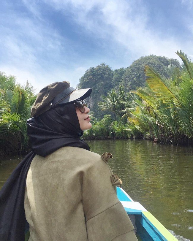 Melihat wajah cantiknya, Muvida Pratiwi tak jarang disebut mirip dengan beberapa artis atau tokoh terkenal lainnya, salah satunya Ariel Tatum. Foto: Instagram