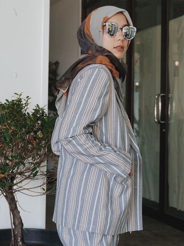 Gaya Ini Nge-Hits di Kalangan Hijabers: Tampil Formal dengan Blazer