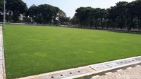 Penampakan lapangan bola di Lapangan Banteng.