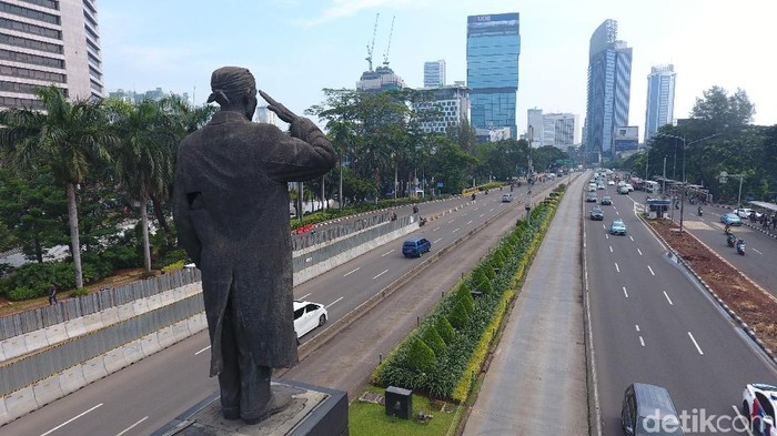 Patung Jenderal Sudirman Bolong