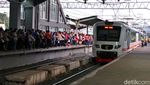Sore Ini, Stasiun Duri Masih Padet Horor Berdesak-desakan