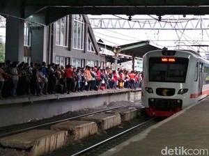 e-Ticketing KRL Diganti Tiket Kertas, Netizen: Gratiskan Saja!