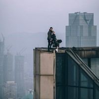 Beberapa tempat terkenal yang pernah mereka taklukan antara lain, Sagrada Familia di Spanyol, Shanghai Tower di China, dan Eiffel Tower di Paris, dan lainnya. Foto: Instagram angela_nikolau/ beerkus/__elevation__