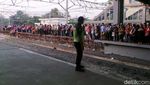 Sore Ini, Stasiun Duri Masih Padet Horor Berdesak-desakan