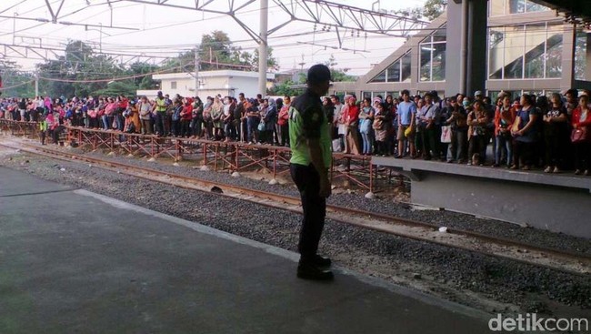 Stasiun Duri Masih Horor, Apa Rencana Menhub?