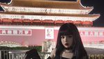 Foto: Wanita Cantik Seperti Boneka yang Suka Traveling