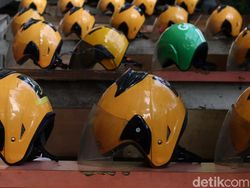 Jelang Bubar, Perlengkapan Uber Diobral