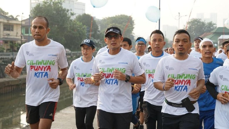 Sandiaga Lari Susuri Ciliwung 5 Kilometer Sandiaga Lari Susuri Ciliwung 5 Kilometer