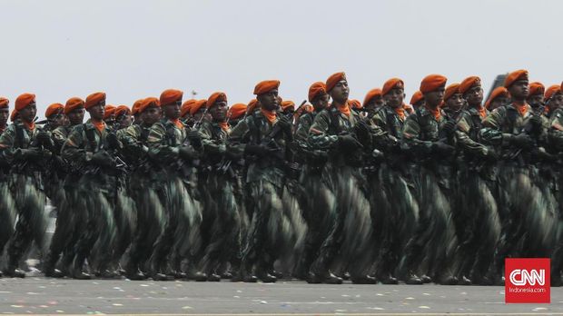 Parade defile di salah satu HUT TNI.