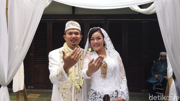 <i>Love is In the Air!</i> Chef Aiko Resmi Menikah