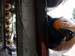 Jelang Bubar, Perlengkapan Uber Diobral