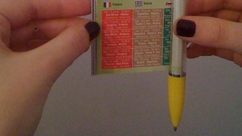 Contekan di dalam label pulpen. (Foto: Brightside)