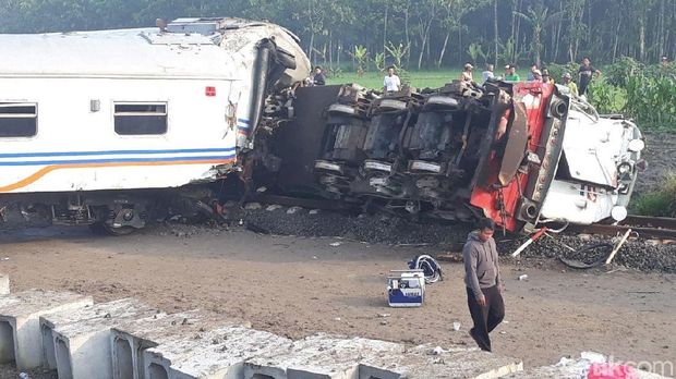 4 Alat Berat Dikerahkan Evakuasi KA Sancaka, Begini Suasana Pagi Ini