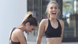 Diana dan Felicia adalah kakak beradik pelatih fitness asal Sydney, Australia. Kompak olahraga, mereka dikenal sebagai Base Body Babes di instagram.