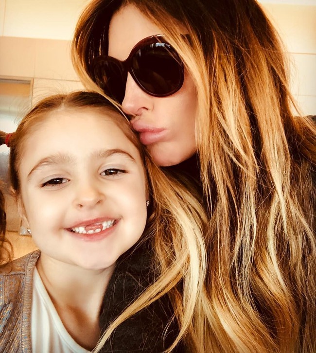 Wanita yang sempat bekerja di klub malam itu, kini berusia 42 tahun. Dari Instagramnya, kini ia lebih banyak sibuk dengan seorang putrinya. Foto: dok. Instagram