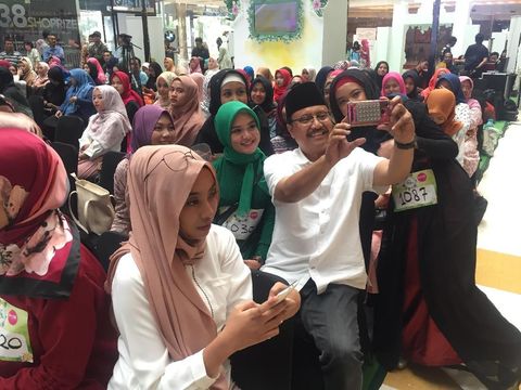 Setelah Risma, Giliran Gus Ipul Sambangi Sunsilk Hijab Hunt 2018 Surabaya 