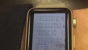 Contekan di smartwatch. (Foto: Brightside)