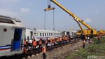 Foto: Evakuasi KA Sancaka yang Tabrakan dengan Truk Trailer
