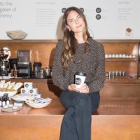 Ini Amanda Chantal Bacon, cewek asal Los Angeles yang merupakan penjual jus. Ia percaya bahwa kecantikan itu harus dari dalam sehingga ia tidak mengandalkan makeup untuk penampilan sehari-harinya.  Foto: dok. Instagram