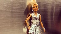 Instagram Jian sudah diikuti lebih dari 15.000 followers. Mereka selalu menantikan kreasi kreatif Jian. Begini gaun Barbie seksi yang dibuat sendiri oleh Jian. Foto: Instagram jianyang1979