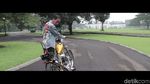 Brum... brum... Begini Gaya Jokowi Geber Chopper Bak Dilan