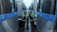 Sebanyak enam gerbong kereta mass rapid transit (MRT) Jakarta dari 12 gerbong yang telah tiba di Indonesia akan diuji coba selama lima minggu pada Agustus 2018. Satu rangkaian kereta tersebut akan menjadi uji coba yang pertama MRT Jakarta.