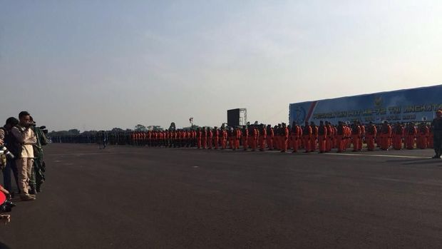 Pesta rakyat TNI AU akan diisi  pameran alutsita hingga atraksi akrobatik pesawat TNI AU,