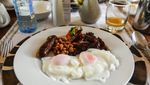 Seru dan Asyik! Makan Ditemani Jerapah dengan Pemandangan Indah di Tempat Ini