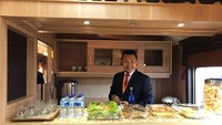 Foto: Gerbong ini juga menyediakan mini bar lengkap dengan tempat makan.Fotografer: Ray Jordan/detikcom