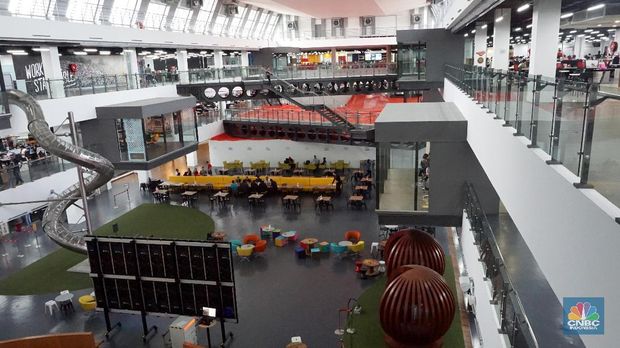 Ada Perosotan Setinggi 3 Lantai di Markas AirAsia