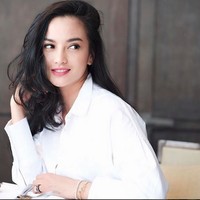 Biasanya, Ririn mengaplikasikan gel yang ada di lidah buaya ke wajahnya sama seperti pemakaian masker pada umumnya. Foto: (instagram ririn ekawati)