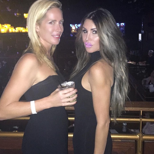 Pada 2017 silam, Rachel buka suara soal skandal-skandal yang menghampirinya. Orang mengingatku dengan berbagai cara tergantung dengan artikel yang mereka baca. Apapun yang mereka lihat, aku hanyalah wanita dari Anchorage, Alaska yang besar di New York dan jatuh cinta beberapa kali dan terjadi beberapa hal tragis, ucapnya kepada People.  Foto: dok. Instagram