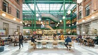 Coworking space ini didesain ultra stylish dengan ukiran kayu, partisi kaca dan kursi yang dibuat handmade. Foto: Istimewa/Dok. Wework WeiHai